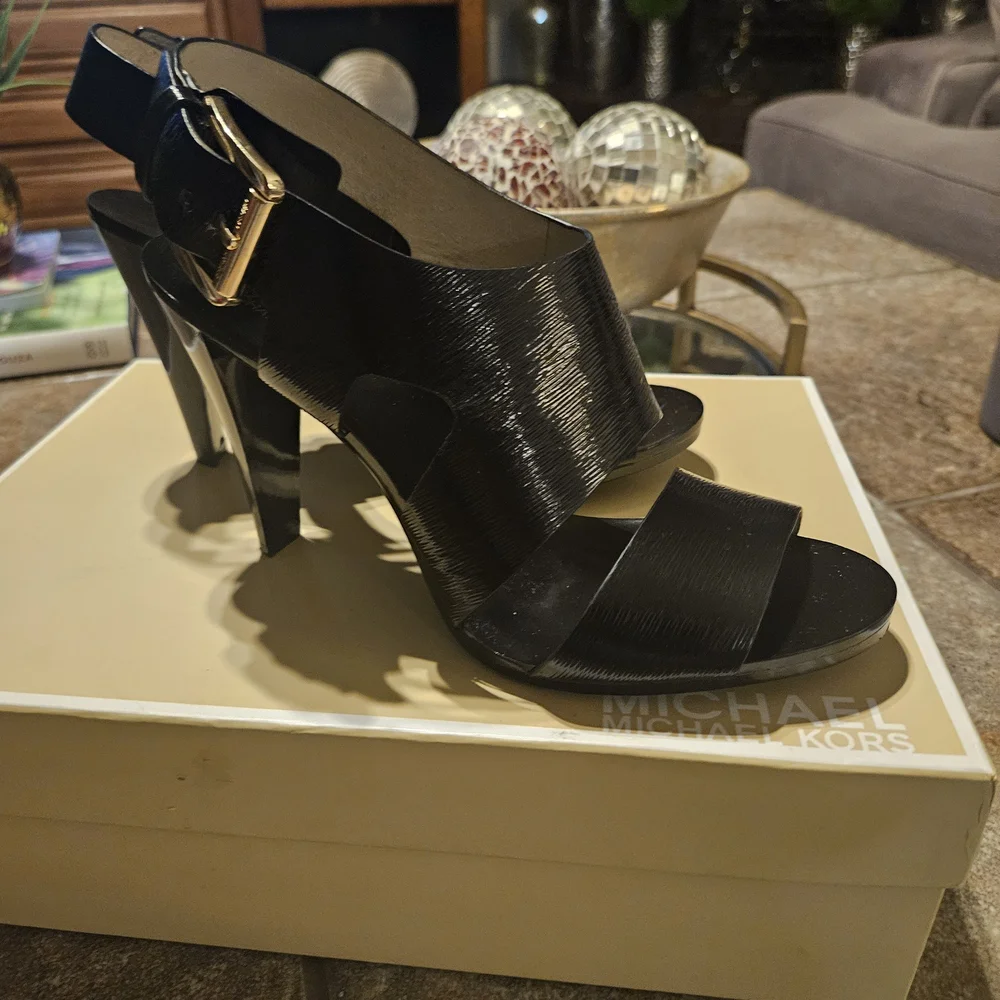 Michael Kors Carla Black Patent Leather Heels Sandals 9.5 - Picture 4 of 7